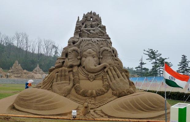 sand sculpture ganesh